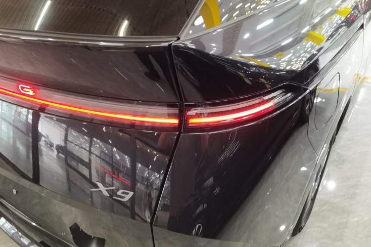 Used XPeng X9 2025 650 Long-Range Max Exterior 3