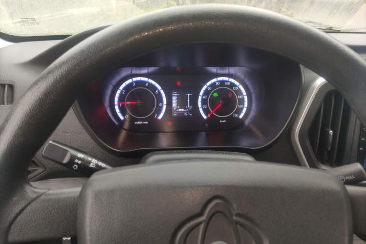 Used Chana Ruixing M60 2023 1.6L CNG Comfort-Grade 6-Seater Passenger Vehicle
