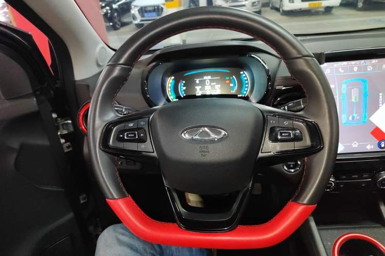 Used Chery QQ Little Ant 2022 Revised Version Sweet Pink Edition Half-Sugar Version Lithium Iron Phosphate 30.7 kWh 30 kW 301 km Steering Wheel