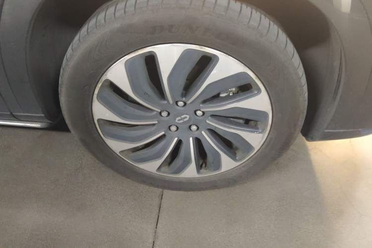 Used Hima AITO M7 2022 1.5T Four-Wheel Drive Luxury Edition Right Front Wheel Hub