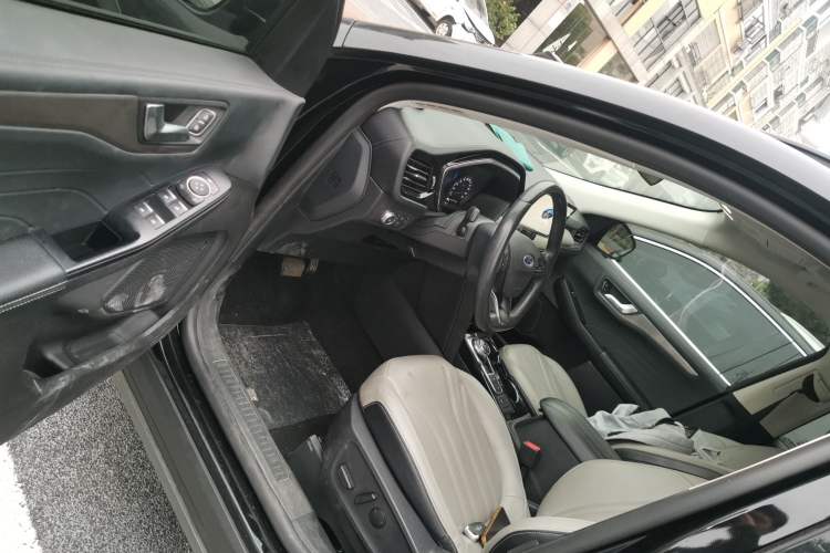 Used Ford Escape 2020 EcoBoost 245 Two-Wheel Drive Smart & Enjoyment Model
