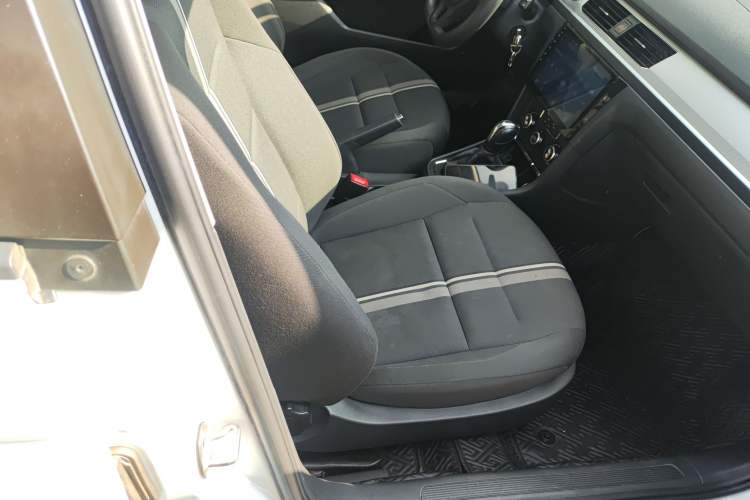 Used Volkswagen C-TREK 2020 1.5L Automatic Fashion Edition Right Front Seat