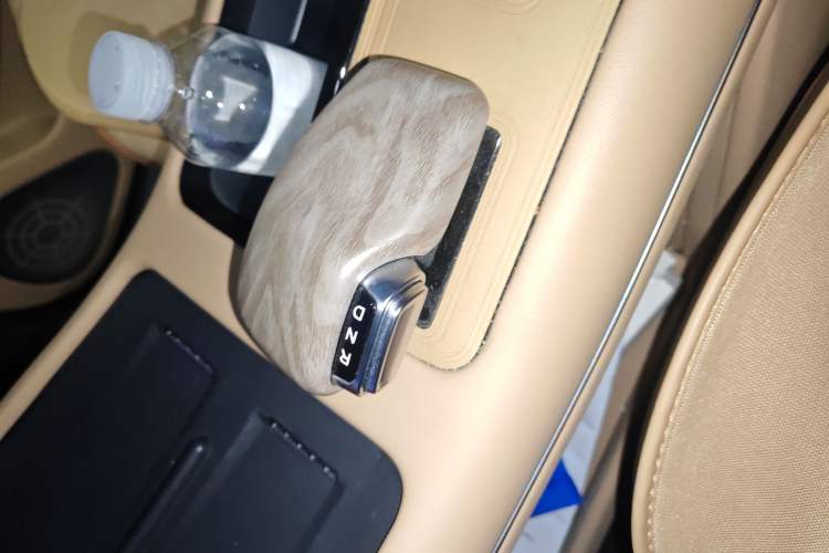 Used Hima AITO M7 2022 1.5T Rear-Drive Comfort Edition Gear Lever