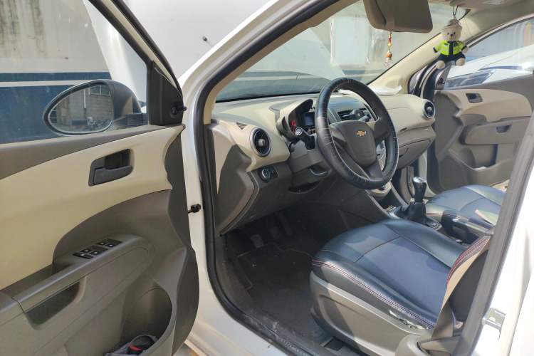 Used Chevrolet Aveo Sonic 2011 Sedan 1.4L MT SL Driver Seat