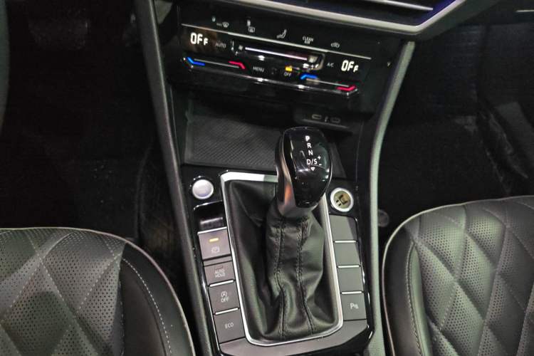 Used Volkswagen Sagitar 2023 280TSI DSG Excellence Edition Gear Lever