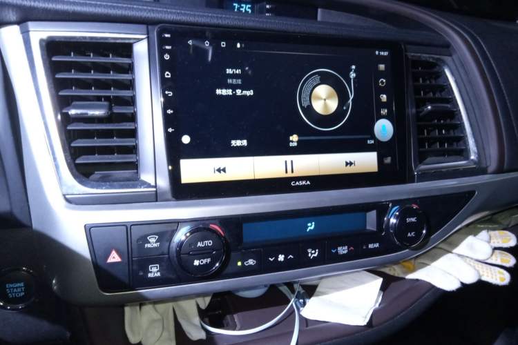 Used Toyota Highlander 2017 2.0T Four-Wheel Drive Luxury Edition 7 Seats Audio And AC Panel