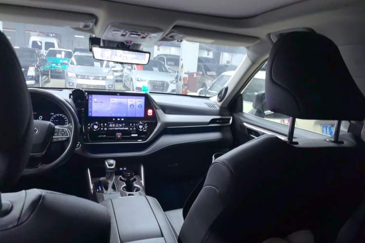 Used Toyota Highlander 2023 2.5L Smart Electric Hybrid Dual-Motor All-Wheel-Drive Supreme Edition – 7 Seats Headliner