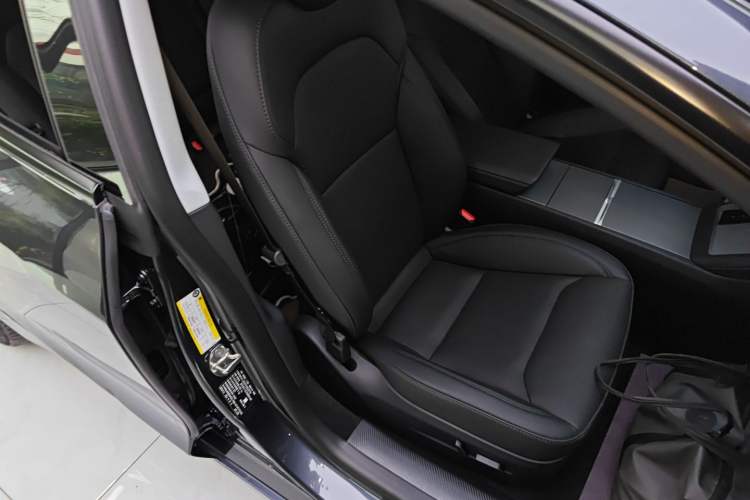 Used Tesla Model 3 2023 Rear-Wheel-Drive Version
