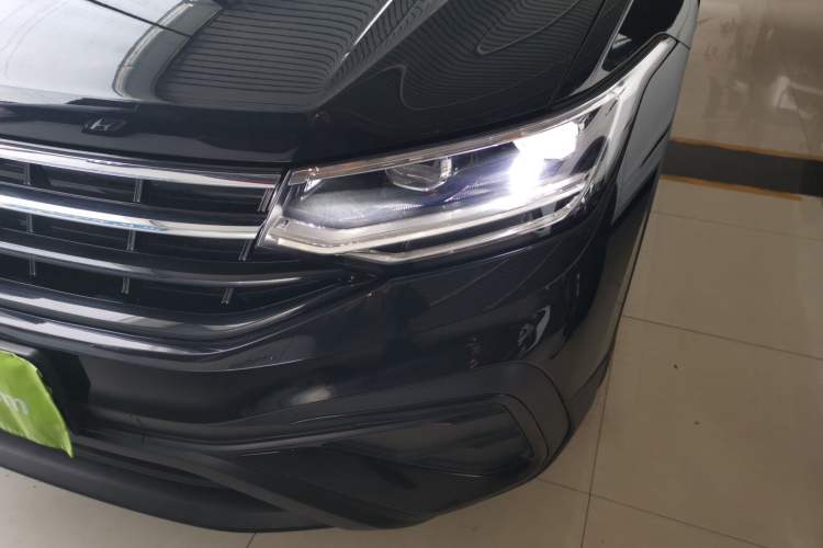 Used Volkswagen Tiguan L 2025 Model, Outstanding Version, 300TSI Automatic Two-Wheel Drive Longteng Edition Left Front Headlight