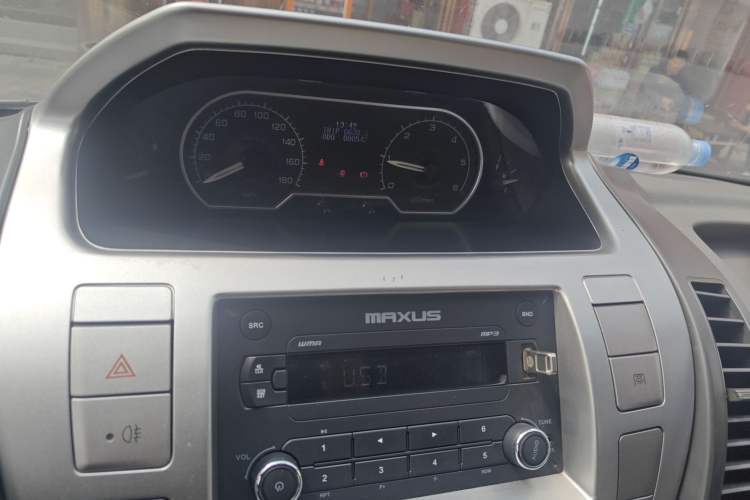 Used SAIC MAXUS Xintu V80 2016 2.5T Manual Aoyuntong National IV Short Wheelbase Mid-Roof 6-Seater Instrument Cluster