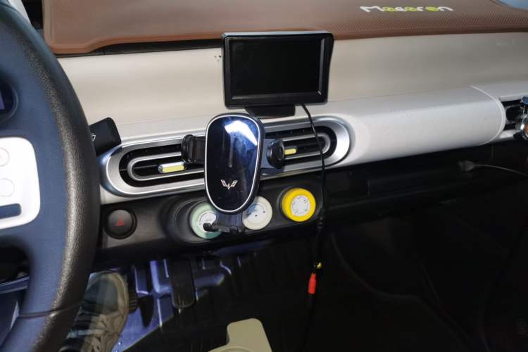 Used Wuling Hongguang MINIEV 2024 3rd Generation 215km Youth Edition Audio And AC Panel