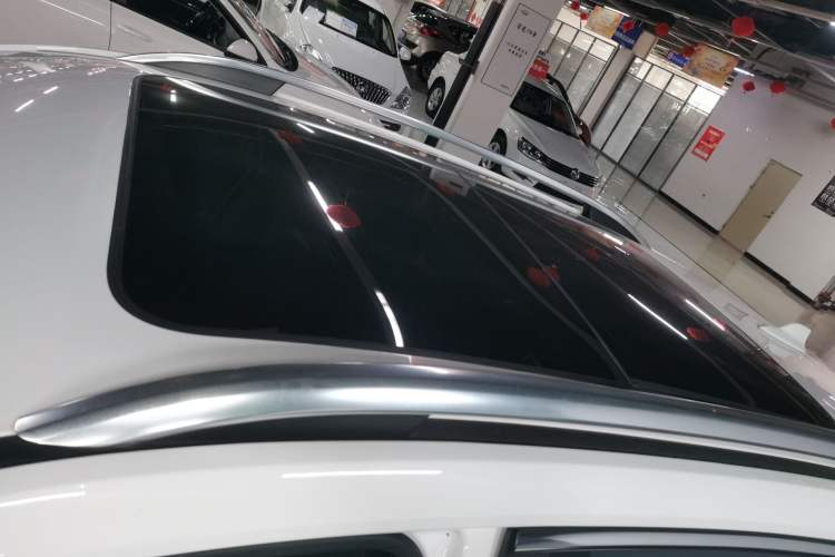 Used Roewe RX5 2018 30T Two-Wheel Drive Automatic Internet Smart Edition Roof