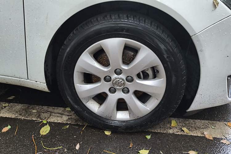 Used Buick Regal 2015 1.6T Leading Technology Model Right Front Wheel Hub