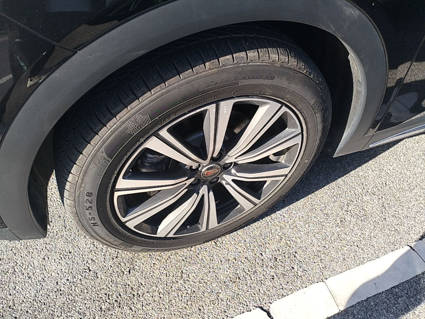 Hongqi HS7 PHEV 2025 Model 2.0T PHEV Four-Wheel Drive 2 Million Units Commemorative Edition 6-Seater — снимка 10