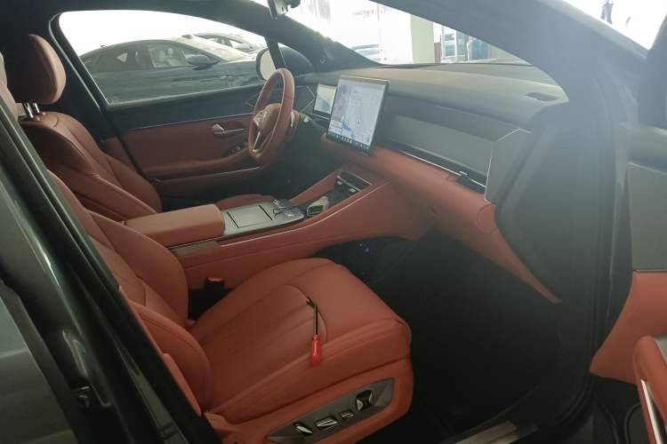 Used BYD Tang L 2025 DM 175KM Drone Player Edition Right Front Seat