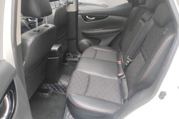 Used Nissan Qashqai 2017 2.0L CVT Luxury Edition China V Standard Left Rear Seat