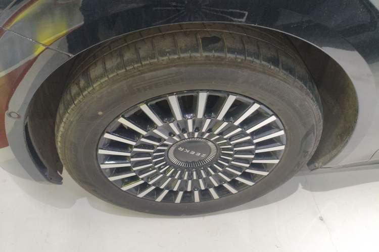 Used Zeekr 009 2024 7-Seater Walk-Through Version Four-Wheel Drive 108 kWh
