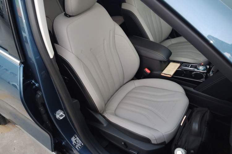 Used Ford Escape 2024 EcoBoost 245 Two-Wheel-Drive Titanium Edition