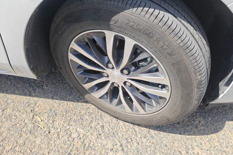 Used Buick GL8 2023 ES Lu Zun Comfort Model Right Front Wheel Hub