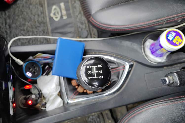 Used CHANGAN KAICHENG Oushang A600 2016 1.5L Manual Luxury 7-Seater Gear Lever