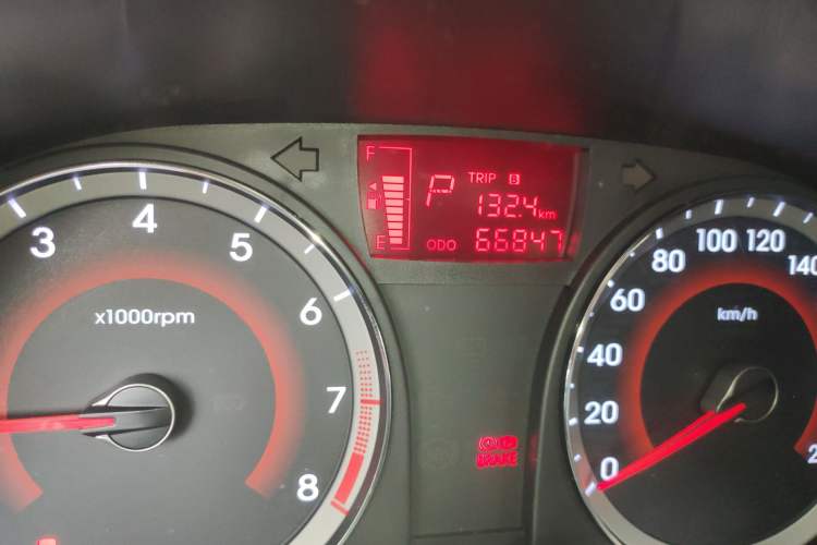 Used Hyundai Verna Ray 2014 1.6L Automatic TOP Odometer Close Up