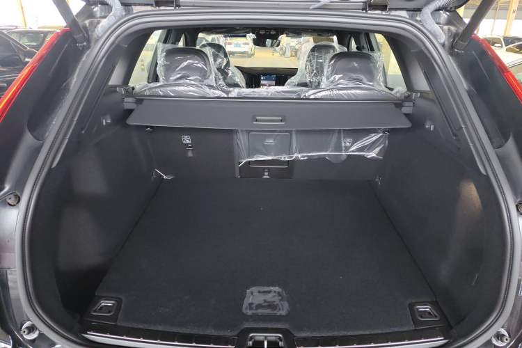 Used Volvo XC60 2025 B5 Four-Wheel Drive Smart & Advanced Midnight Black Edition Trunk