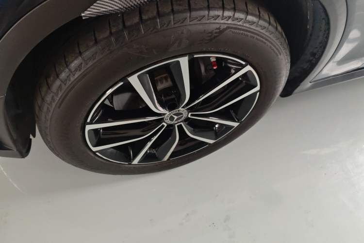 Used Mercedes-Benz GLC 2022 Second Facelift GLC 260 L 4MATIC Luxury Edition Left Front Wheel Hub