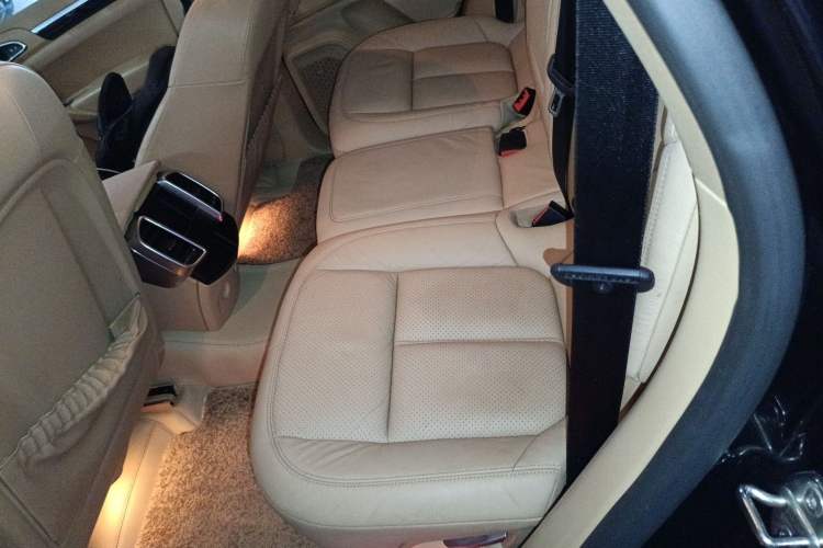 Used Porsche Cayenne E-Hybrid 2015 Cayenne S E-Hybrid 3.0T Left Rear Seat