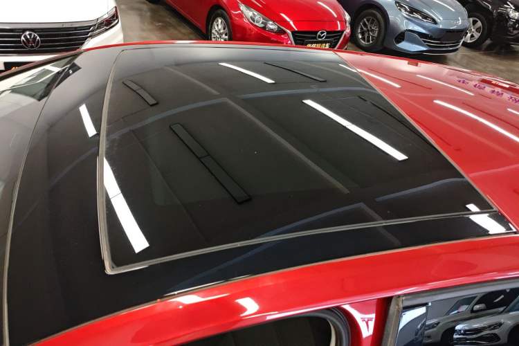 Used Volkswagen Golf 2017 1.6L Automatic Comfort Million-Vehicle Anniversary Edition Roof