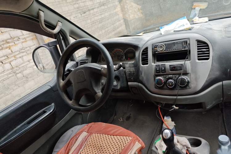 Used FORTHING Lingzhi 2013 M5 Q7 2.0L 7-Seater Long-Wheelbase Comfort Model Steering Wheel