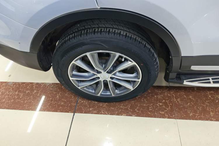Used Geely Auto Emgrand X7 Sport 2018 1.8TD Automatic Two-Wheel Drive Zhiya Model Right Rear Wheel Hub