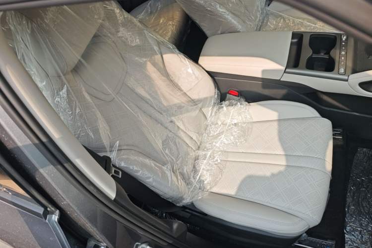 Used BYD Yuan UP 2025 Model 301KM Leading Version
