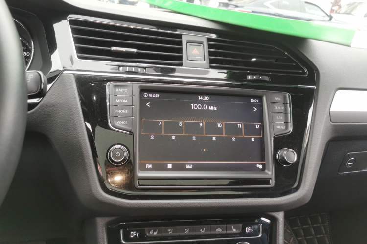 Used Volkswagen Tiguan L 2017 330TSI Automatic Two-Wheel Drive Luxury Edition Audio And AC Panel