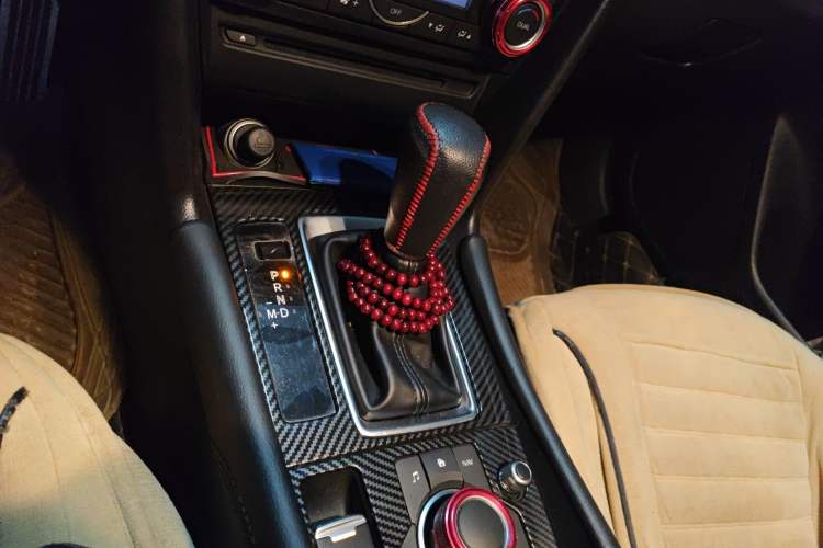 Used Mazda 3 Axela 2017 Sedan 1.5L Automatic Luxury Model Emission Standard China V Gear Lever