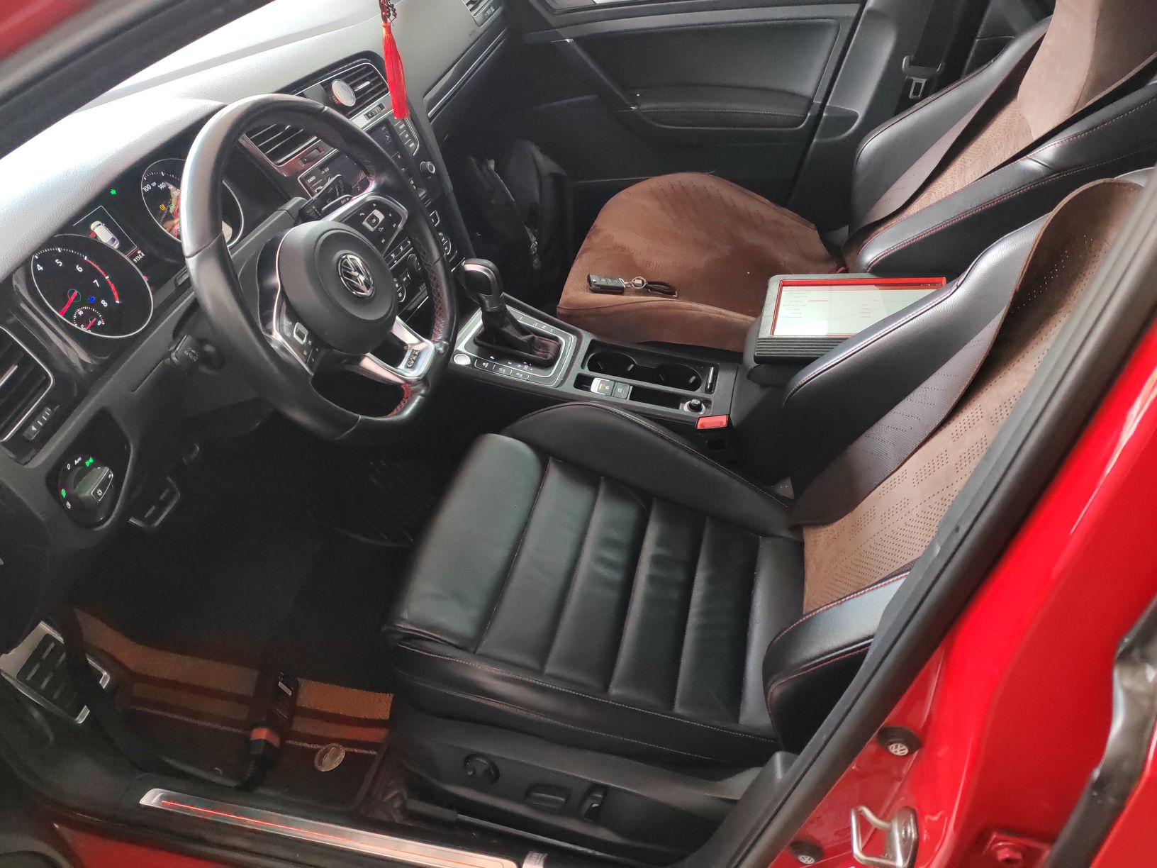 Переднее сиденье в автомобиле