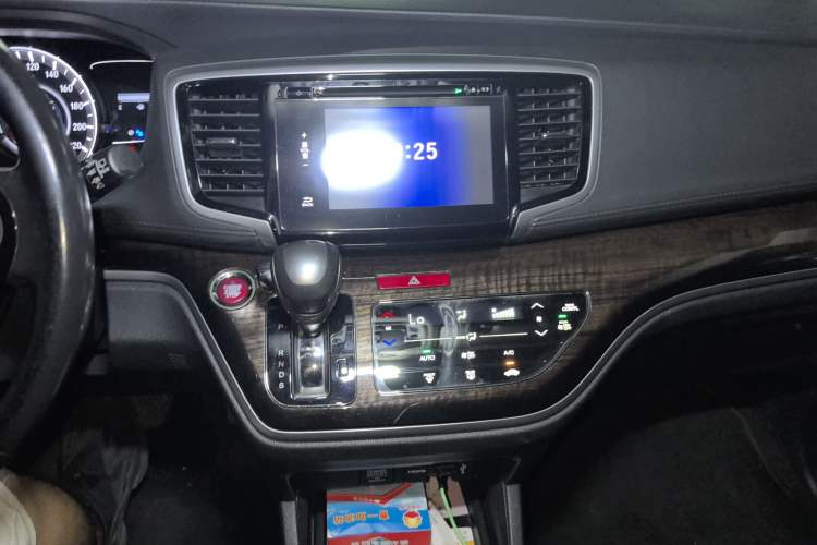 Used Honda Odyssey 2015 Updated Version 2.4L Smart Edition Audio And AC Panel
