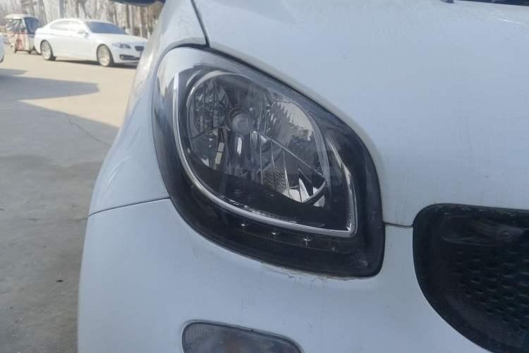 Used smart fortwo 2015 1.0L 52 kW hardtop Dynamic version
