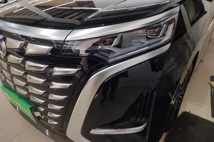 Used Denza D9 2024 DM-i 1050 Luxury Model
