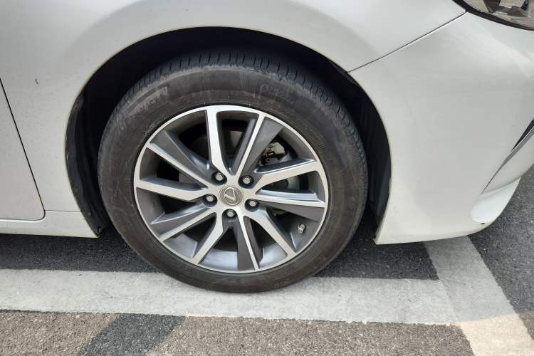 Used Lexus ES 2015 300h Comfort Edition