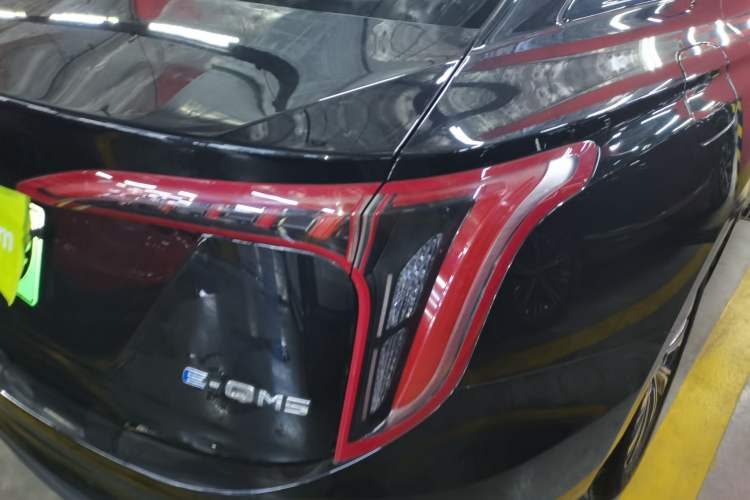 Used Hongqi E-QM5 2022 431 km Charge & Enjoy Edition
