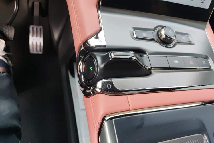 Used Nio EC6 2020 465 km Sport Edition Gear Lever