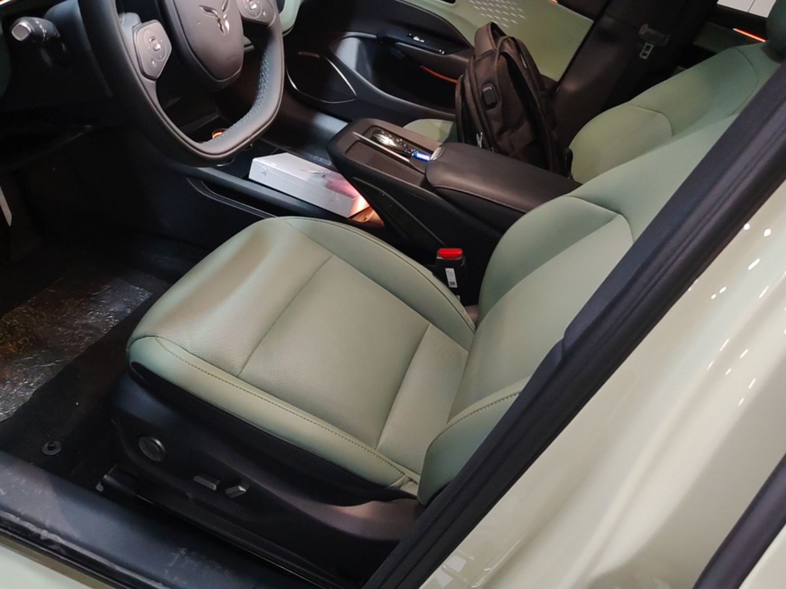 Hongqi EH7 2025 690 Smart Selection Edition — снимка 17