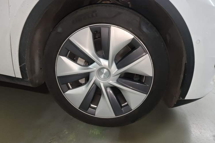 Used Tesla Model Y 2022 Revised Version Rear-Wheel Drive Right Front Wheel Hub