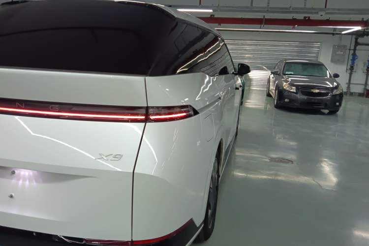 Used XPeng X9 2024 702 Ultra-Long Range Pro