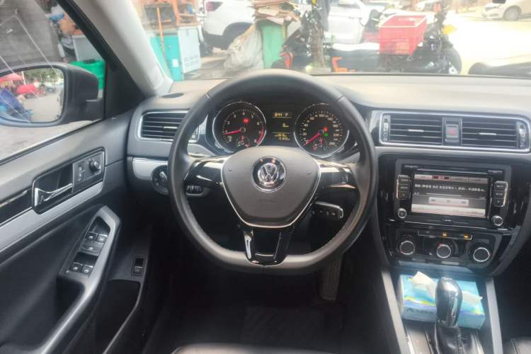 Used Volkswagen Sagitar 2015 230TSI Automatic Comfort Version
