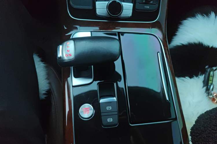 Used Audi A8 2013 A8L 45 TFSI quattro Comfort model
