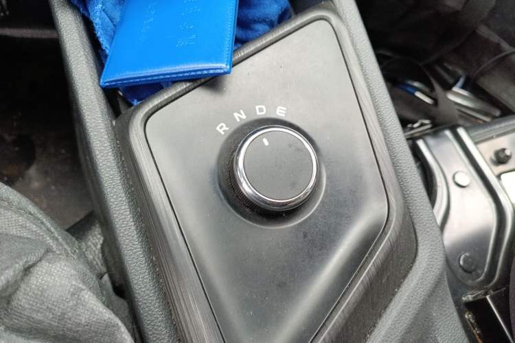 Used CHANGAN KAICHENG Ruixing EM60 2025 Passenger Version Comfort Edition 6 Seats 300 km Range Side-Hinged Doors Gear Lever