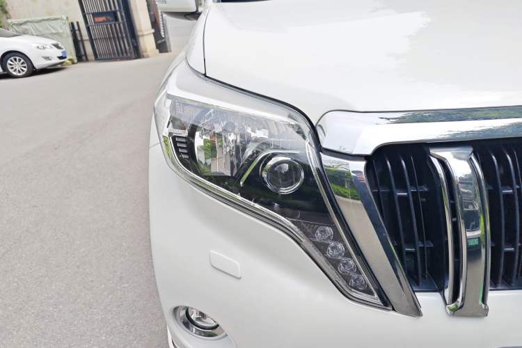 Used Toyota Prado  Right Front Headlight