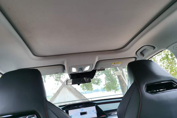 Used CHANGAN OSHAN Z6 2022 Blue Whale 1.5T DCT Luxury Model Headliner