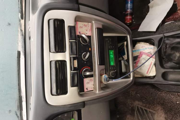 Used Dongfeng Ruichi 2015 2.5T Two-Wheel Drive Classic Long Cargo Box ZD25TCI Audio And AC Panel